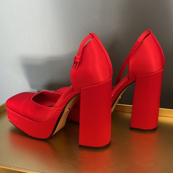 Red Platforms - Picture 5 of 7